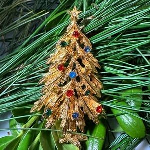 Vintage Signed ART Christmas Tree Brooch | Pin